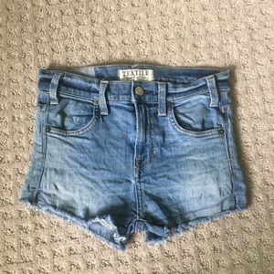 Textile Elizabeth & James Annie Cut Off Jean Shorts